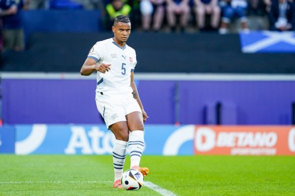 Akanji: Chiếc áo đầu tiên trong cuộc sống là Vieri s Inter Milan Jersey Bạn trai của chị gái tôi là Inter Milan Die-Hard